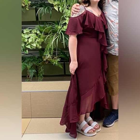 VNAIX Burgundy Full Length Bridesmaid Ruffle Dress Thin Straps and Corset Back - Picture 9 of 10